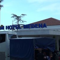 玄関口には学生の団体が一杯・・・