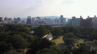 スポーツ設備の整った明石駅そばの公園