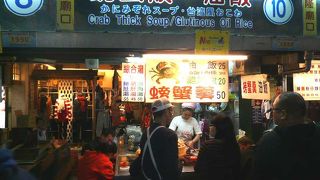 廟口夜市の屋台と小吃