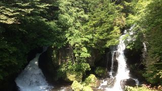 竜頭ノ茶屋の中からでないと見えない竜頭ノ滝