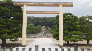 お美しい御陵です。