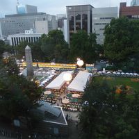 時期的に大通公園ではビアホール　目の前はプレミアムモルツ