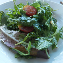 ナロファームのルッコラとチェリートマトのサラダ