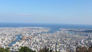 山頂からは淡路島まで一望できます