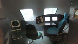 速くて便利だけど、中途半端な感じが・・・。運転席は超シンプル。