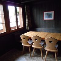 左側の窓からアイガーを見ながら食事ができます