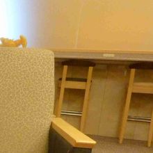 半立ちの席もあります