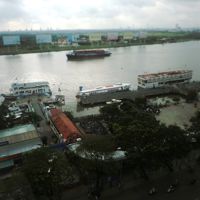 昼のサイゴン川の眺め