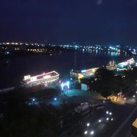 夜のサイゴン川の眺め
