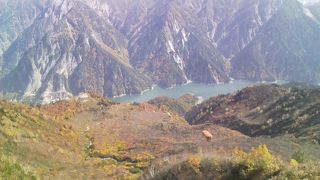 大観峰から望む秋の黒部湖