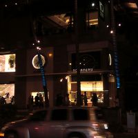 買い物へもすぐ