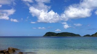 大自然の砂浜。人も少なく、携帯も通じません。