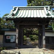 住宅街にある雰囲気よいお寺