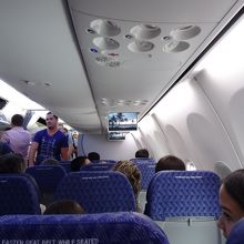 座席は3×3．往復このような状況でした