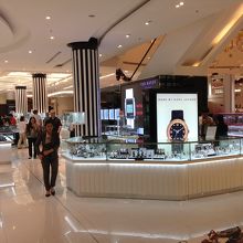 タイの方はここで買い物するのが相当なステイタスの模様