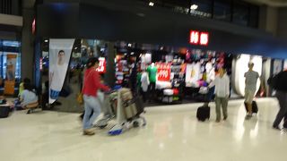 チェックインカウンターの横にあります