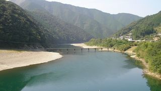 周りの景色に調和してとても綺麗