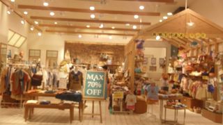 最大７０パーセントオフセール中でした