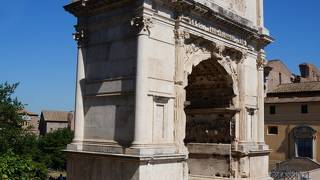 コロッセオの近くの凱旋門