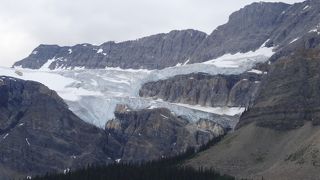 氷河の30mの厚みが見えるクローフット氷河