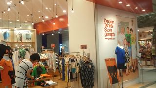 グラフィックTシャツ専門店です。