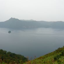 「第三展望台」から見た雨の摩周湖（2007年9月）