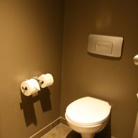 トイレは別でした