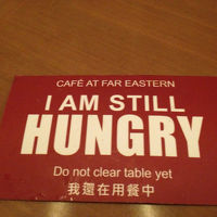 朝食テーブルのカード。この状態は食事中、裏を返せば食事終了