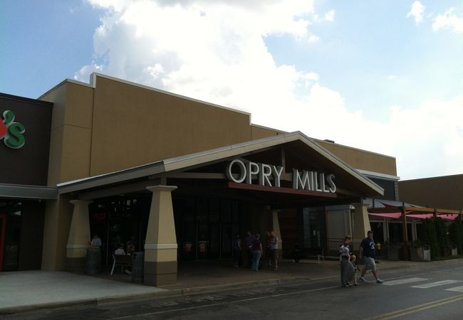 アウトレット店の多いモール