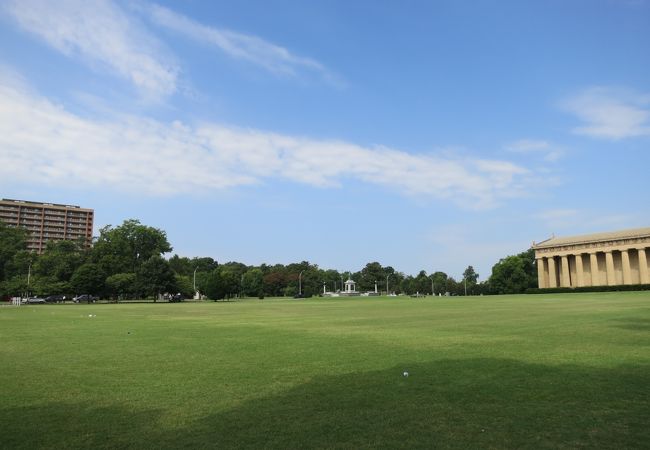 パルテノン神殿を擁する公園