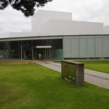 SAANA設計の金沢21世紀美術館外観