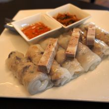 生春巻きみたいなもの。もちもちで美味い。