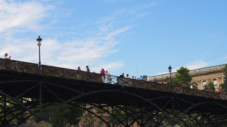 クルージングでセーヌ川の橋を堪能