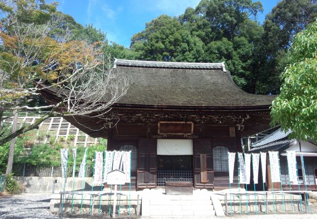 岩津城の山麓に創建された寺院