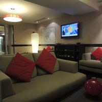 ロビーには各国語のその日のニュースとお天気が用意されています