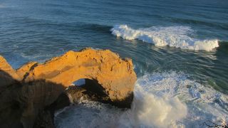 自然彫刻のようなアーチが美しい！！