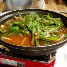 サービスの鴨肉のあら鍋お腹いっぱいでも食べられます