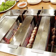 自動回転焼きで手間いらず楽々串鴨肉が焼けます