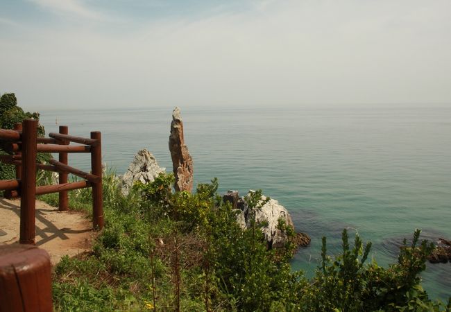 海の景色がとても美しい日本海の絶景燭台岩！