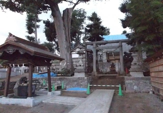 全国にある諏訪神社のひとつ、獅子舞が有名