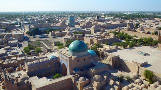 ヒワの風景に欠かせない青いドーム