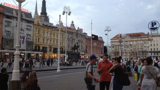 イェラチッチ広場にあります