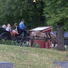 馬車も走っている。長閑な風景