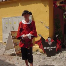 要注意人物…従業員、館内案内後、街の案内を始め金をせびる。