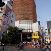 梅田の北東側のショッピング街の中心