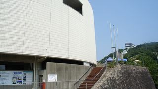 鳴門公園の中心にある円形の建物