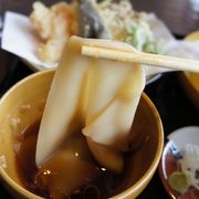 ひもかわうどんという名物のうどん