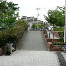 香里ケ丘中央公園 (運動広場)