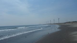 シーズン以外は駐車場も閉鎖です。