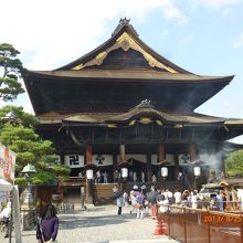 どっしりとした本堂